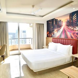 Budget Twin Room Balcony & Pool View